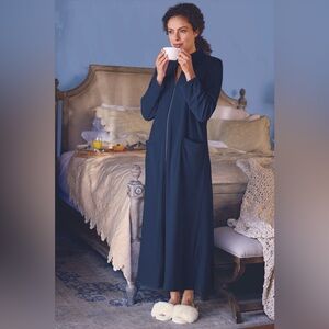 Soft Surroundings Zinfandel Zip Up Navy Robe
Size 2X